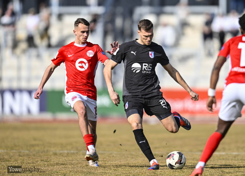 SG Barockstadt - Offenbacher Kickers: Jan Urbich gegen Aaron Frey