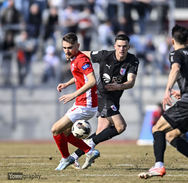 SG Barockstadt - Offenbacher Kickers: Daniel Dejanovic gegen Brian Michael Thomas Campman