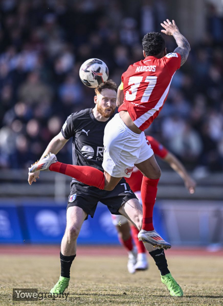 SG Barockstadt - Offenbacher Kickers: Milian Habermehl gegen Ronny Marcos
