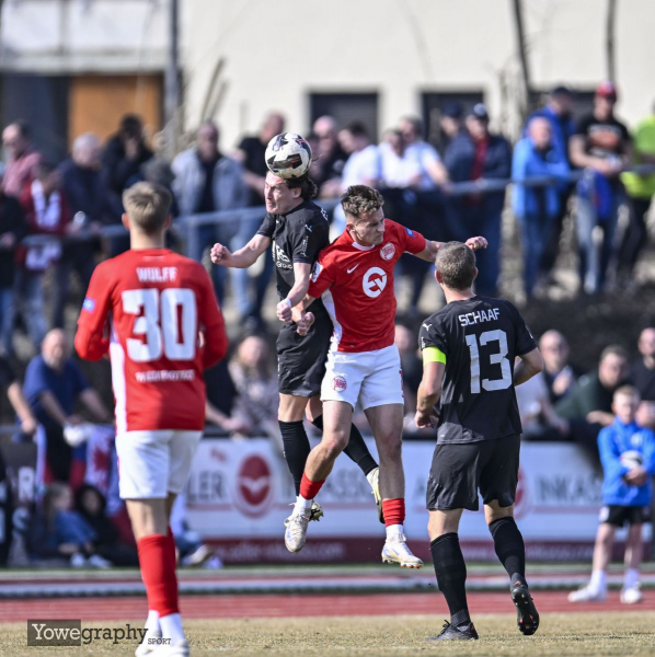 SG Barockstadt - Offenbacher Kickers: Clint Essers gegen Jan Urbich