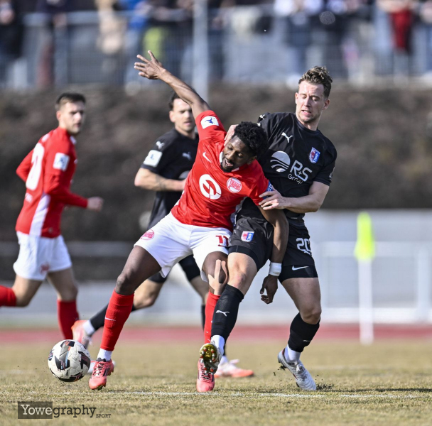 SG Barockstadt - Offenbacher Kickers: Boubacar Barry gegen Kevin Hillmann