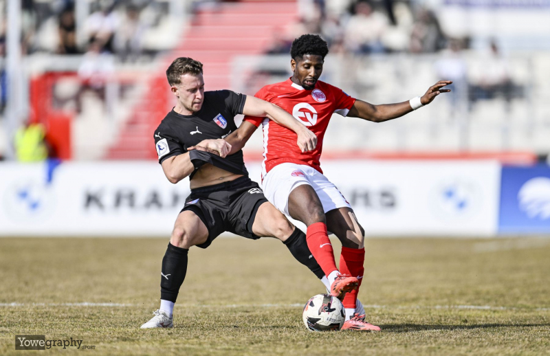 SG Barockstadt - Offenbacher Kickers: Kevin Hillmann gegen Boubacar Barry