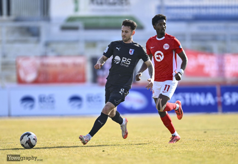 SG Barockstadt - Offenbacher Kickers: Leon Pomnitz gegen Boubacar Barry