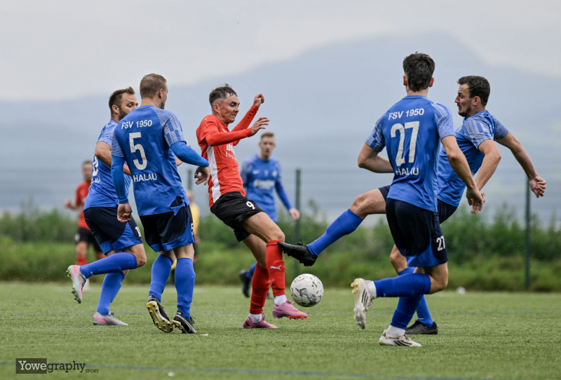 TSV Künzell - FSV Thalau: Adrian Waldmann gegen Thomas Weichlein