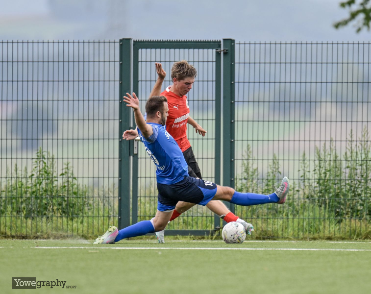 TSV Künzell - FSV Thalau: Marc-Kevin Döbler gegen Luis Klering
