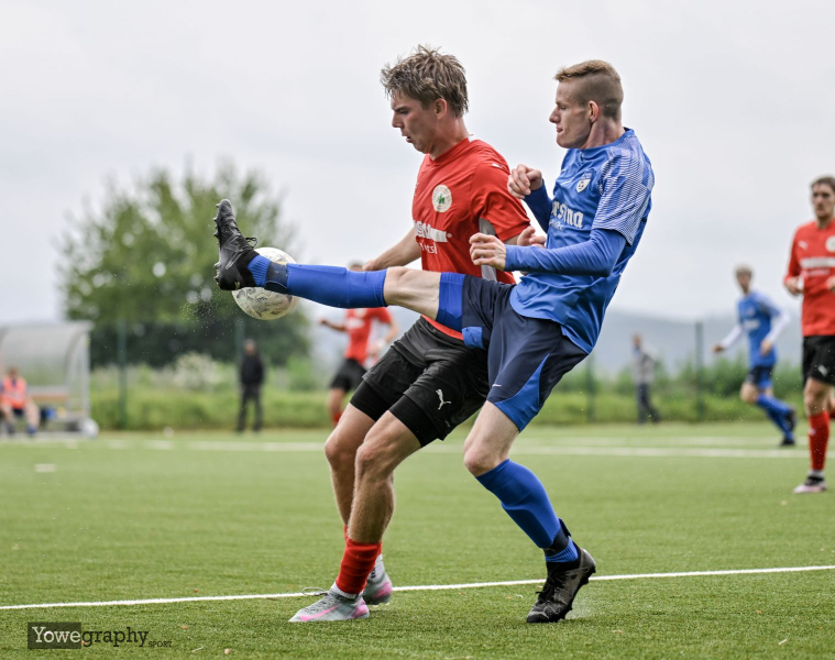 TSV Künzell - FSV Thalau: Luis Klering gegen Lukas Brehl