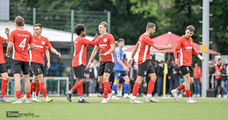 TSV Künzell - FSV Thalau: Munir Tekleyes mit Jannes Schramm