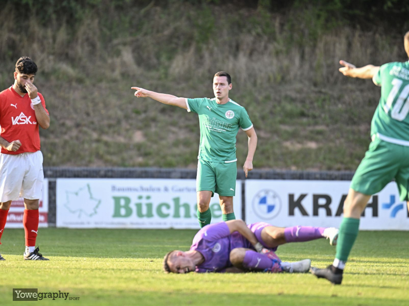 FV Horas - SG Edelzell Engelhelms: Marcel Meinecke dahinter Konstantin Weigel