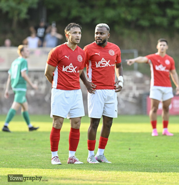 FV Horas - SG Edelzell Engelhelms: Abbas Haidari mit Fahad Malik