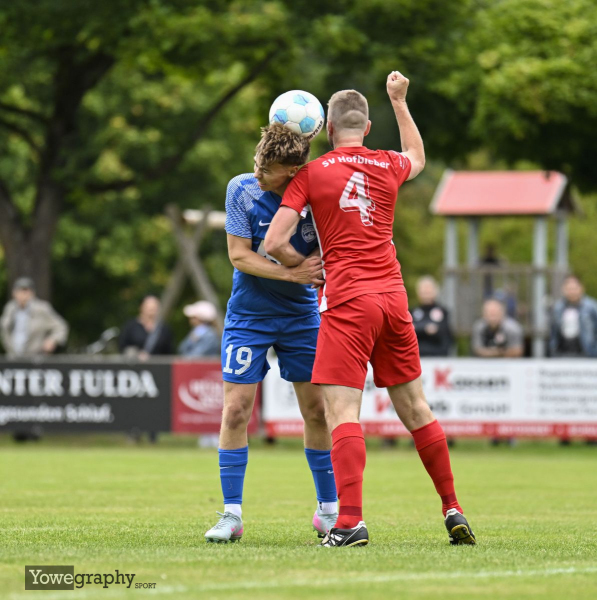 FC Eichenzell - SV Hofbieber: James Sawatzky gegen Adrian Hosenfeld