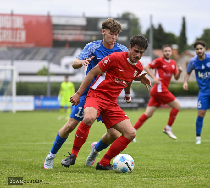 FC Eichenzell - SV Hofbieber: James Sawatzky gegen Lukas Haas