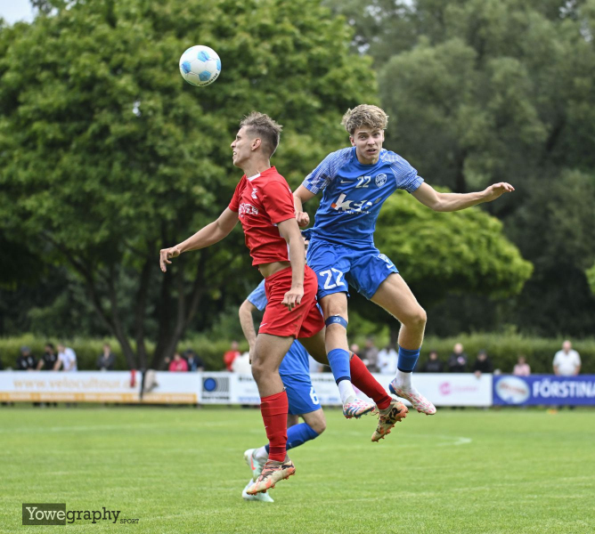 FC Eichenzell - SV Hofbieber: Yannik Bleuel gegen Eric Fröhlich