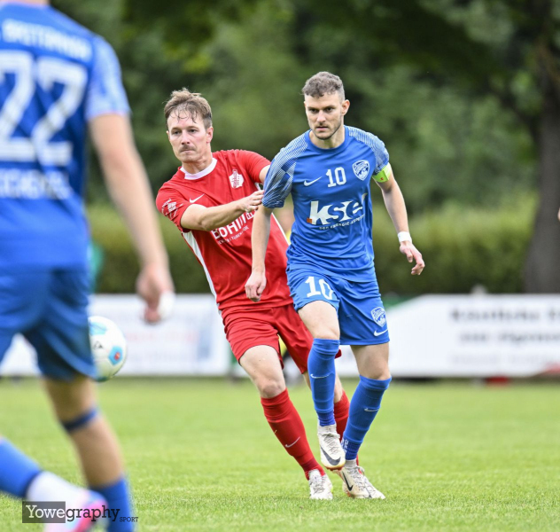 FC Eichenzell - SV Hofbieber: Lukas Budenz gegen Marcel Ludwig