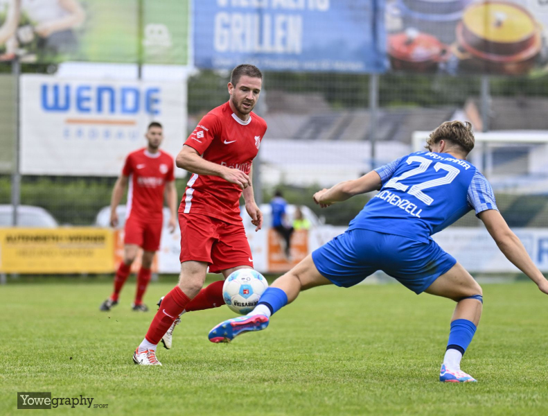 FC Eichenzell - SV Hofbieber: Kevin Krieger gegen Eric Fröhlich