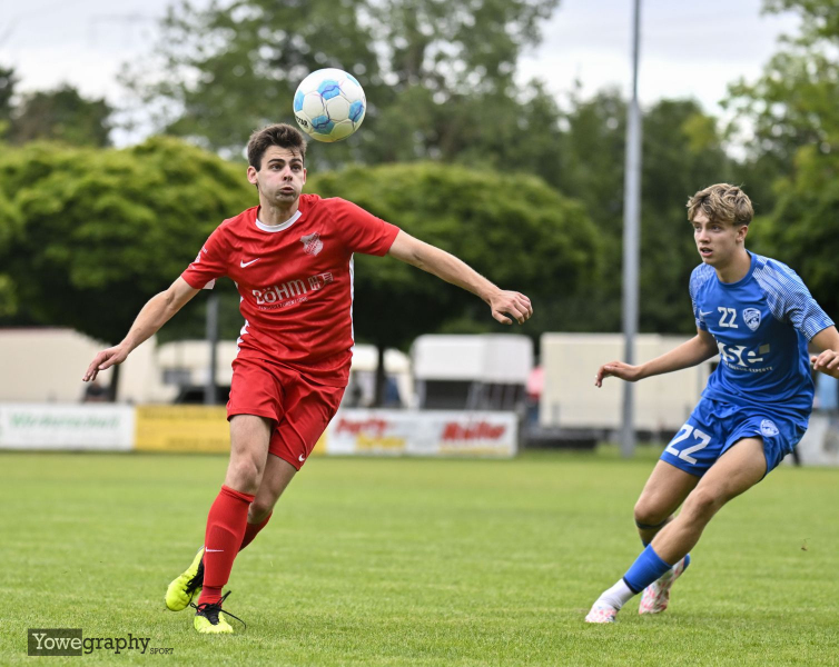 FC Eichenzell - SV Hofbieber: Fabio Ruppert gegen Eric Fröhlich