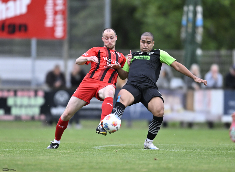 SG Bronnzell - SV Neuhof: Julian Pecks gegen Alberto De Souza SantAnna Silva