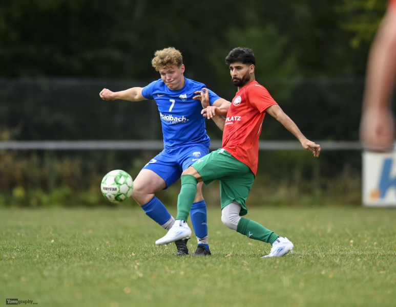 FSV Thalau II - SG Künzell III Bachrain II: Korbinian Gross gegen Akbar Musawi