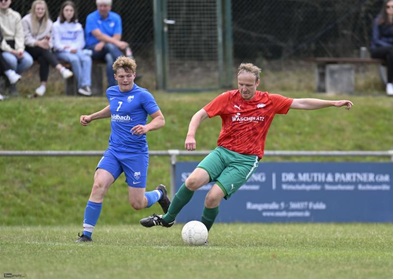 FSV Thalau II - SG Künzell III Bachrain II: Korbinian Gross gegen Dominik Katzer