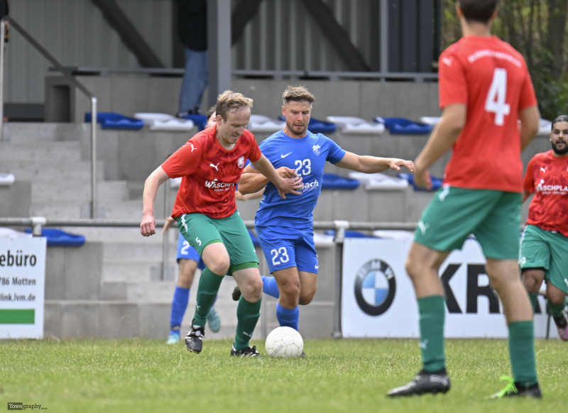 FSV Thalau II - SG Künzell III Bachrain II: Dominik Katzer gegen Tobias Marek