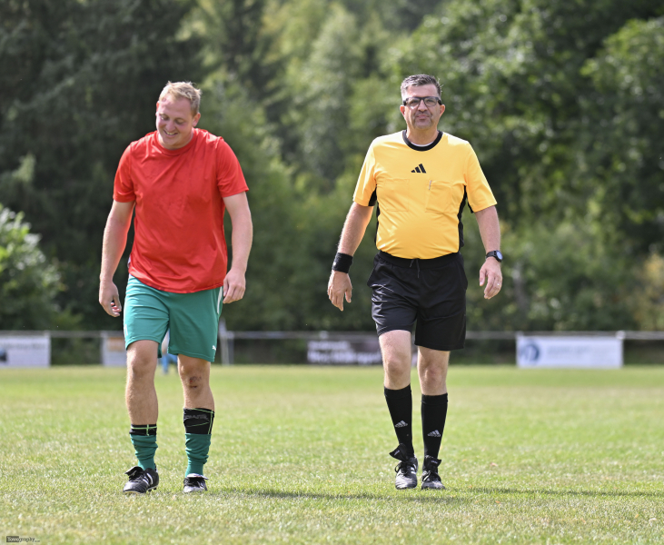 FSV Thalau II - SG Künzell III Bachrain II: Thomas Kress neben Lennart Bug