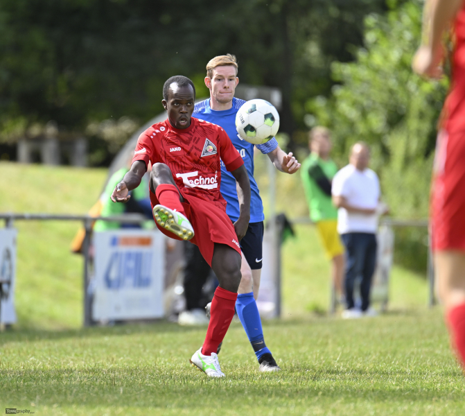FSV Thalau - SV Großenlüder: Tinotenda Phiri gegen Lukas Brehl