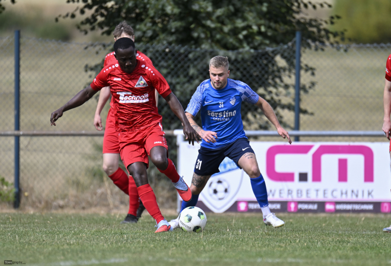 FSV Thalau - SV Großenlüder: Mathias Nsiah gegen Yannick Hohmann