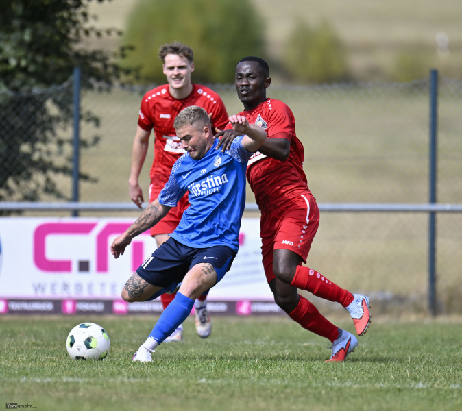 FSV Thalau - SV Großenlüder: Yannick Hohmann gegen Mathias Nsiah