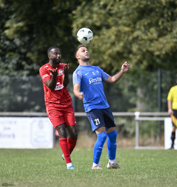 FSV Thalau - SV Großenlüder: Victorien Severin Banlog Mvondo gegen Marc-Kevin Döbler