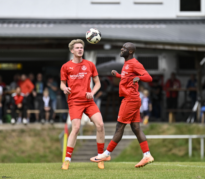 TSV Rothemann - SG Kerzell: Eric Larbig gegen Arnaud Torres Wamba Tsague