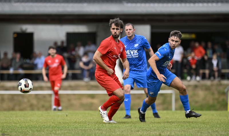 TSV Rothemann - SG Kerzell: Laurenz Hartmann gegen Kristian Matijevic