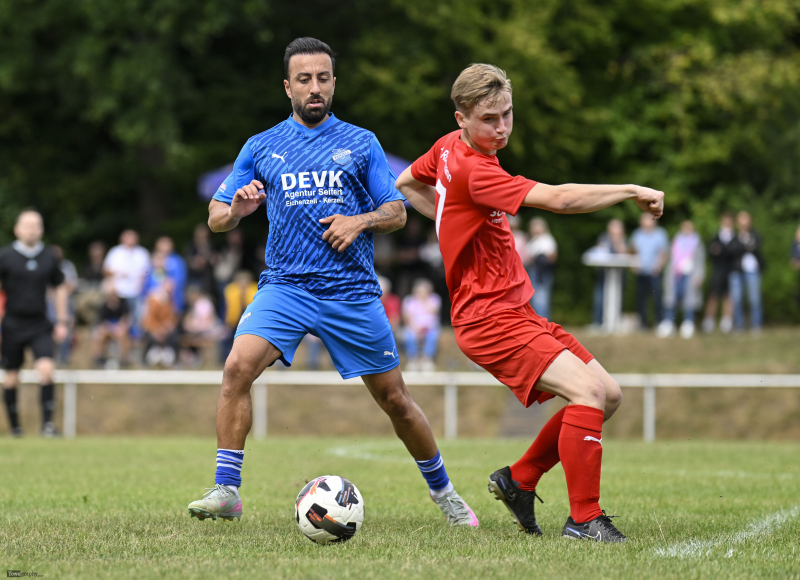 TSV Rothemann - SG Kerzell: Mikael Avanesian gegen Johannes Flügel