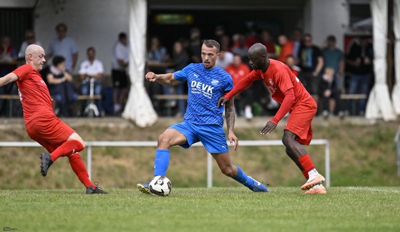 TSV Rothemann - SG Kerzell: Tristan Niklas gegen Arnaud Torres Wamba Tsague