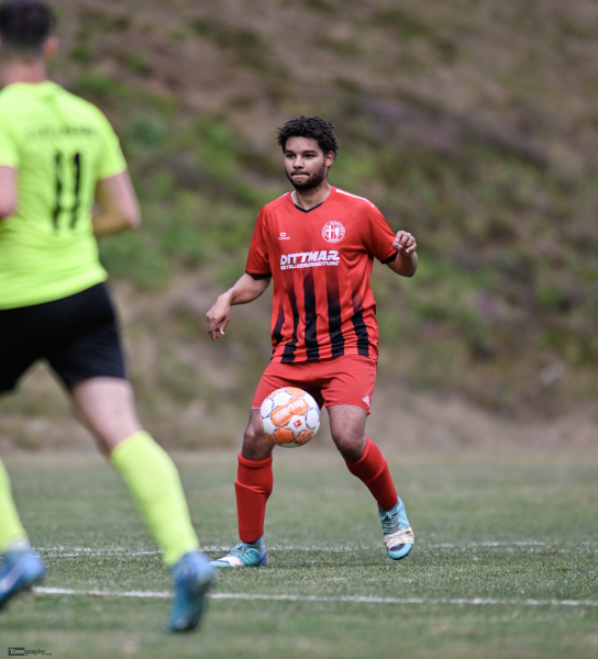 KSV Niesig gegen SG Kerzell II Löschenrod II: Brandon Mulumba