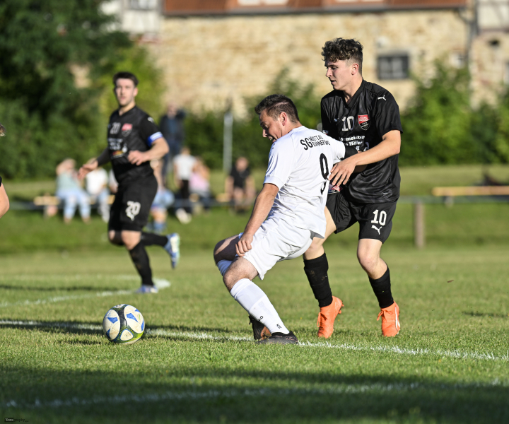 TSG Mackenzell gegen SG Nüsttal Dammersbach: Andreas Roth gegen Nevio Schön
