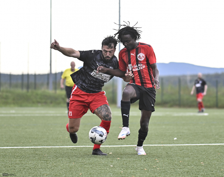 TSV Künzell II - SG Dietershausen Friesenhausen: Jonathan Wäss gegen Richard Obeng
