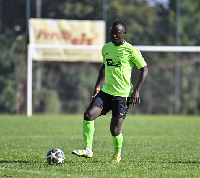 SV Großenlüder - SG Neuenstein: Roger Mouangue