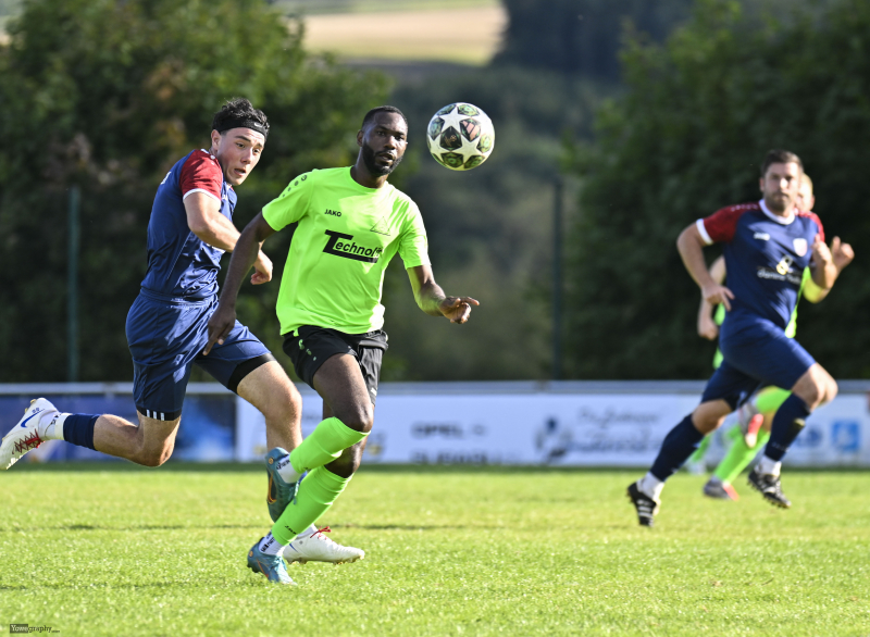 SV Großenlüder - SG Neuenstein: Ibrahim Oussmann gegen Victorien Severin Banlog Mvondo
