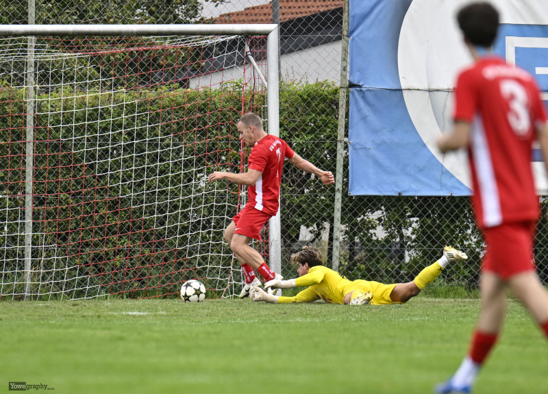 SV Hofbieber - SV Steinbach: Benjamin Ochs gegen TW Francesc Pino Puig