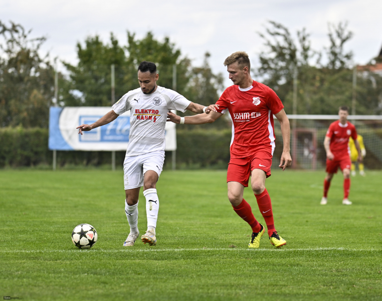 SV Hofbieber - SV Steinbach: Jean Carlo Yanez Cortes gegen Jonas Budenz