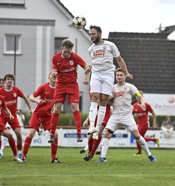 SV Hofbieber - SV Steinbach: Lukas Budenz gegen Michael Wiegand