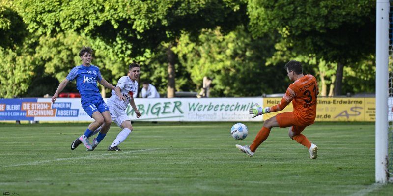 FC Eichenzell - SV Flieden: James Sawatzky gegen Chris Christoph Grösch