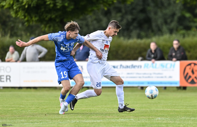 FC Eichenzell - SV Flieden: James Sawatzky gegen Lukas Marvin Friedrich