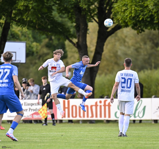 FC Eichenzell - SV Flieden: Merlin Sippel gegen Moritz Reith