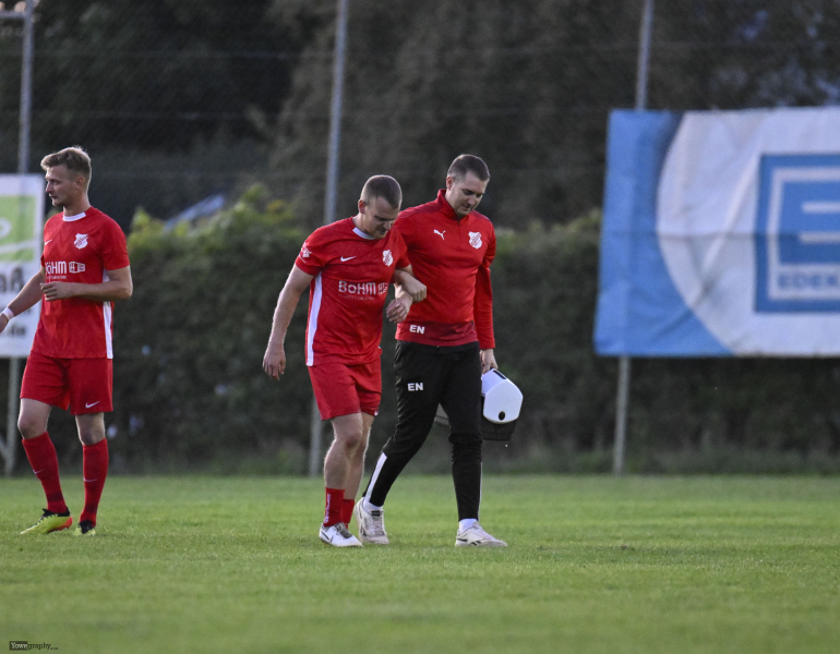 SV Hofbieber - SG Johannesberg: Benjamin Ochs mit Erik Nüdling