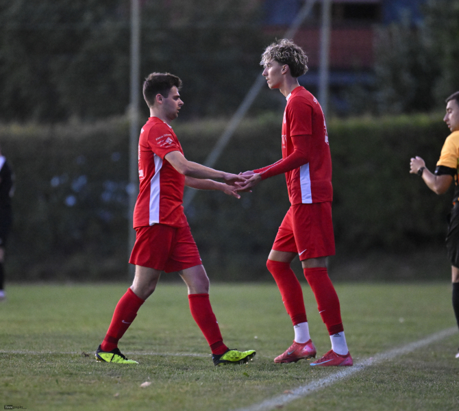 SV Hofbieber - SG Johannesberg: Fabio Ruppert mit Elias Finn Traber