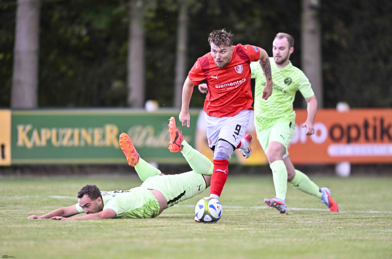 SG Haselbach - SV Burghaun: Alex Stoz gegen Tobias Heinz