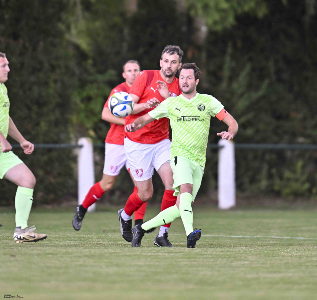 SG Haselbach - SV Burghaun: Nico Gavos gegen Michael Krist