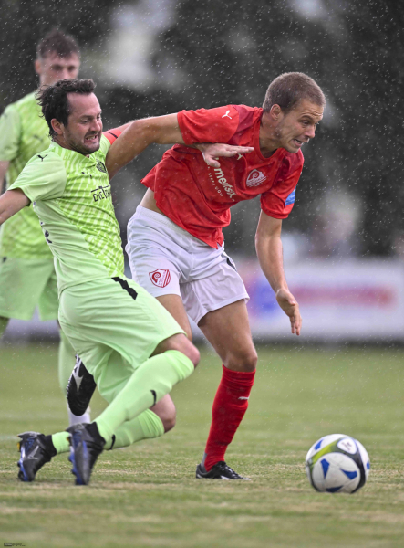 SG Haselbach - SV Burghaun: Michael Krist gegen Andre van Leeuwen