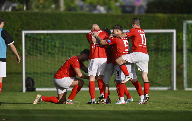 SG Haselbach - SV Burghaun: Emil Petrov mit Lorenz Wenzel
