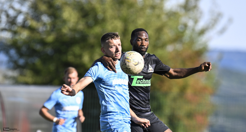 TSV Künzell - SV Großenlüder: Laurenz Heinze gegen Victorien Severin Banlog Mvondo